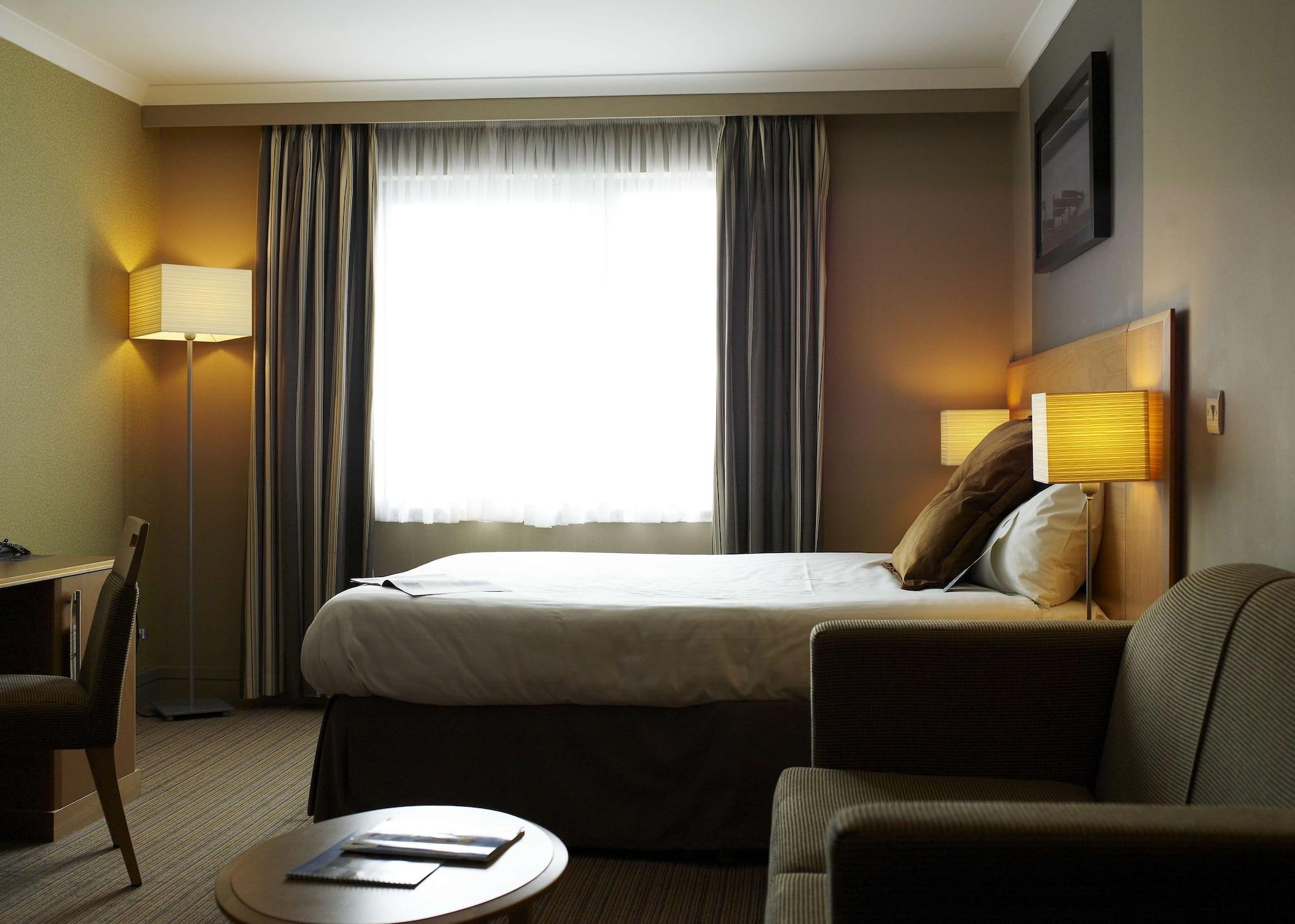 Village Hotel Swansea Eksteriør billede