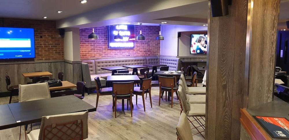Village Hotel Swansea Eksteriør billede