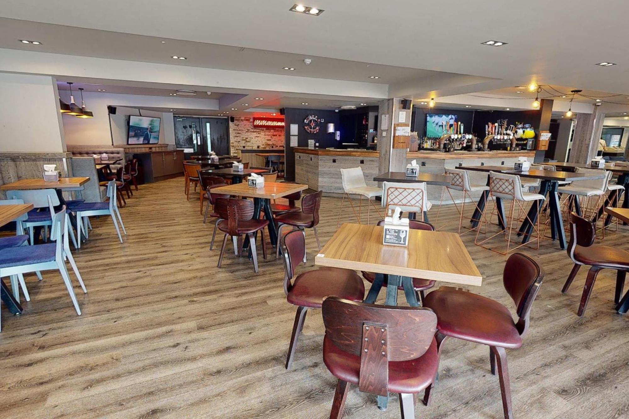 Village Hotel Swansea Eksteriør billede